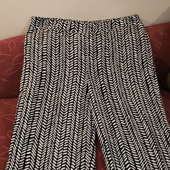 AGB Designer Wide Leg Black & White Pants - Picture 2 of 7